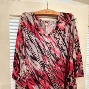 **CUTE TUNIC ALERT!!**  Beautiful top in gorgeous vibrant colors! Size 3x